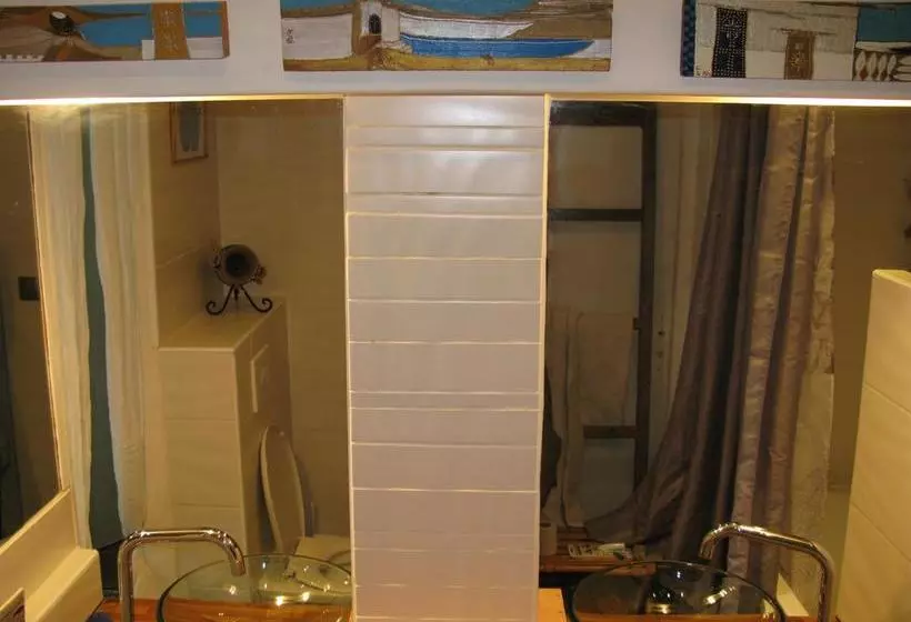 تختخواب و صبحانه Maison D Hôtes  L Echoppe & Les Toiles