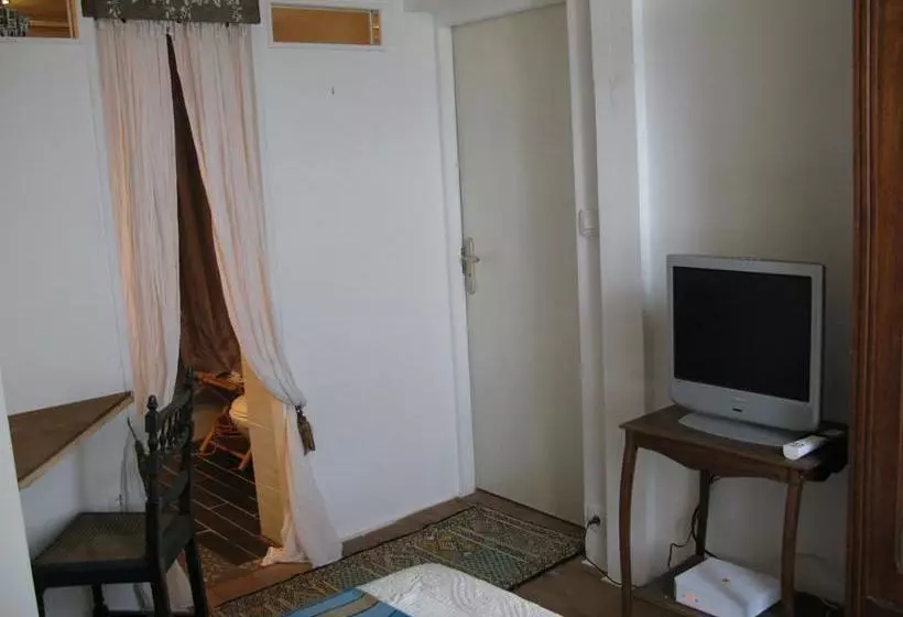 تختخواب و صبحانه Maison D Hôtes  L Echoppe & Les Toiles