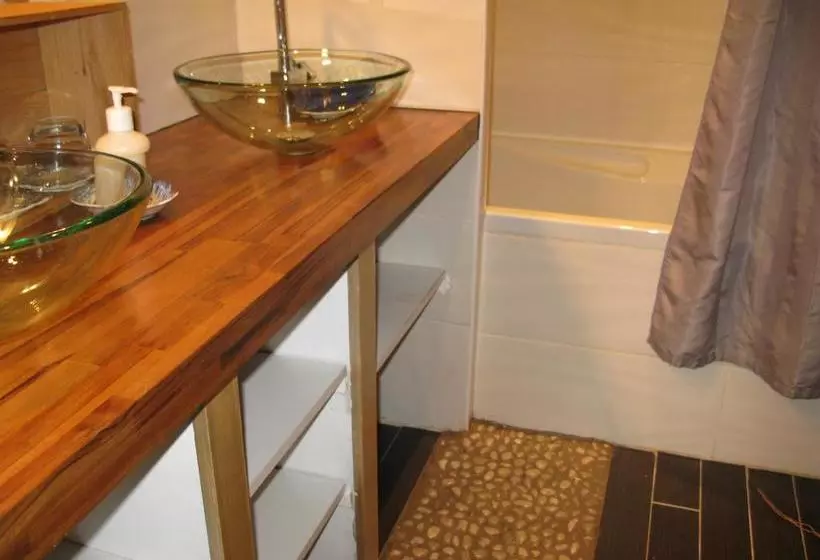 تختخواب و صبحانه Maison D Hôtes  L Echoppe & Les Toiles