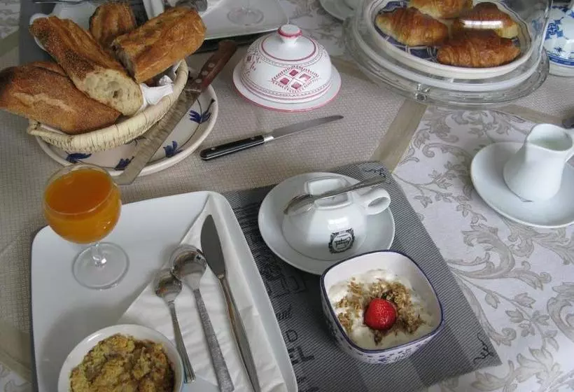 تختخواب و صبحانه Maison D Hôtes  L Echoppe & Les Toiles