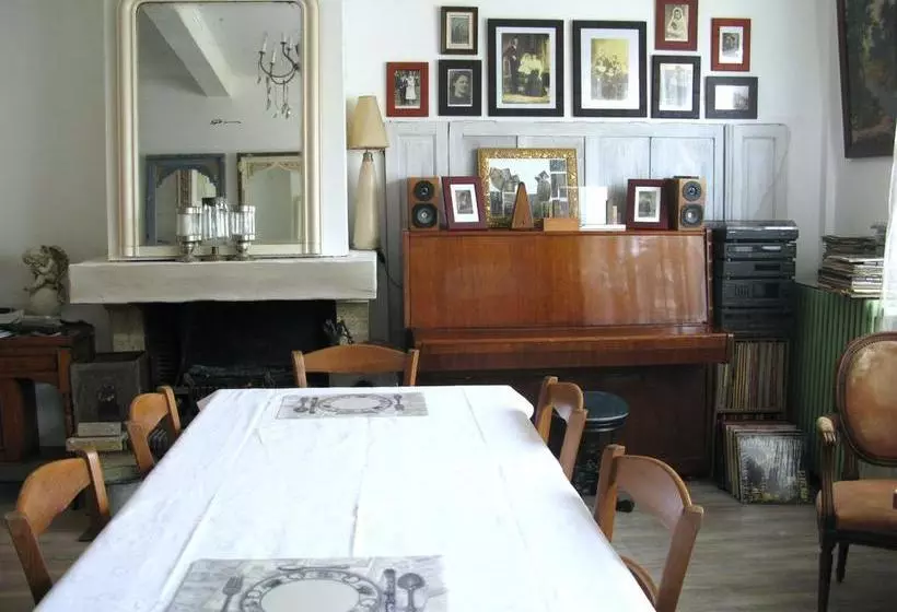 تختخواب و صبحانه Maison D Hôtes  L Echoppe & Les Toiles