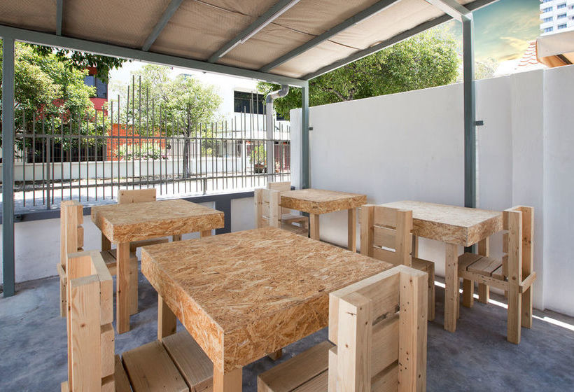 Отель Gurney Lodge