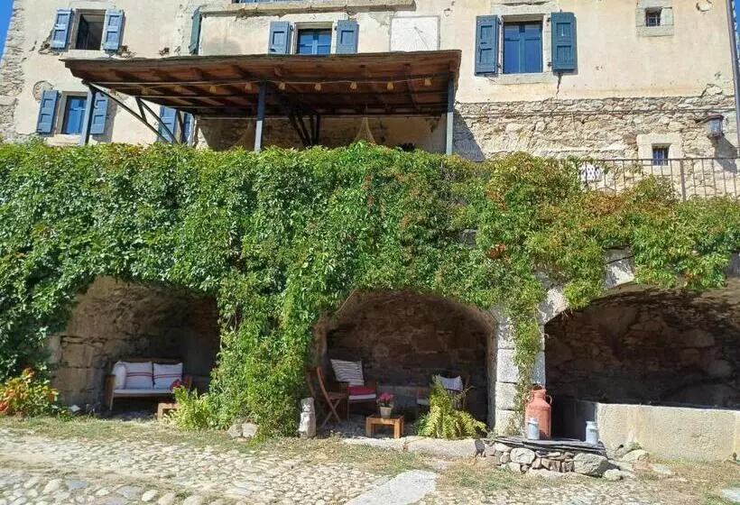 Hotelli Le Château Brangoly