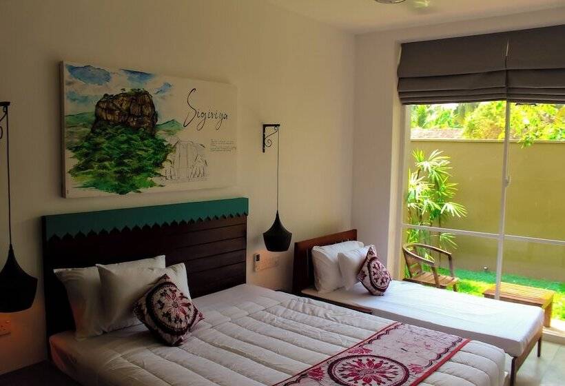 Отель The Chariot Hikkduwa Resort