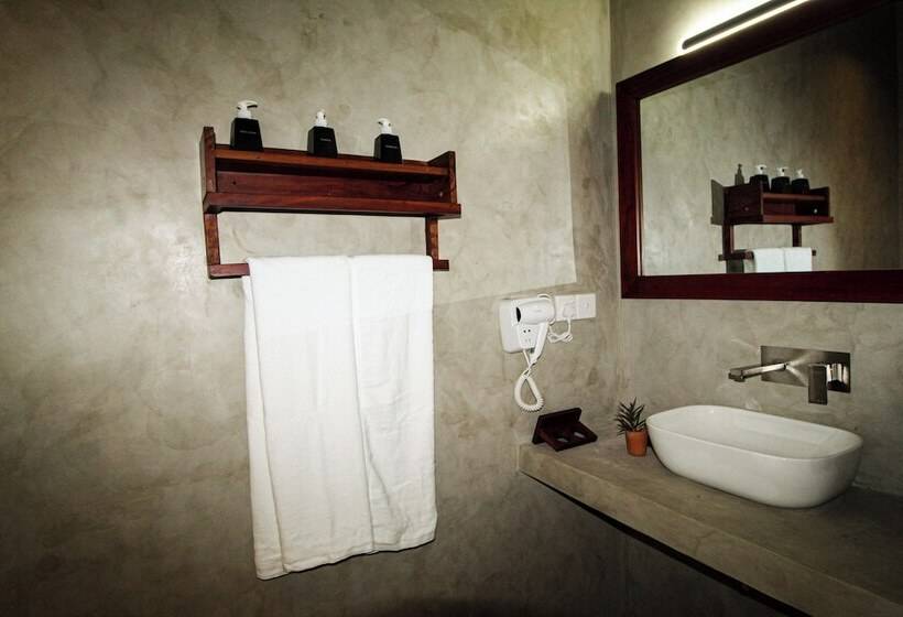 Отель The Chariot Hikkduwa Resort