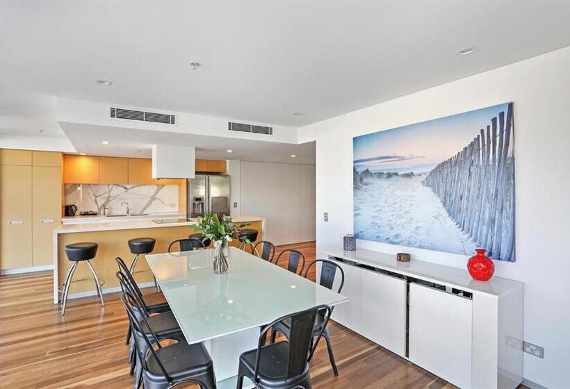 Ambience On Burleigh Beach