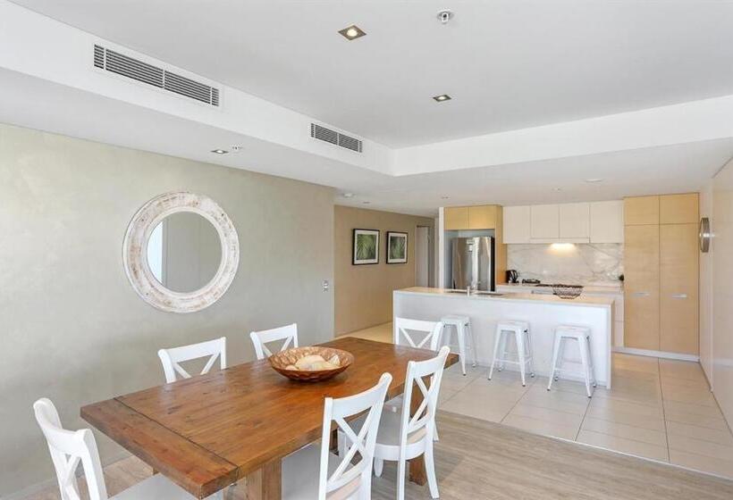 Ambience On Burleigh Beach