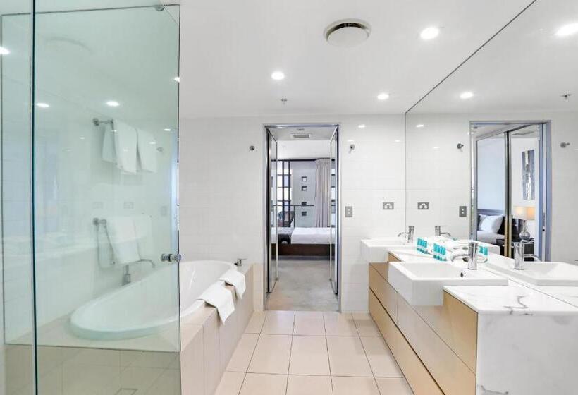 Ambience On Burleigh Beach