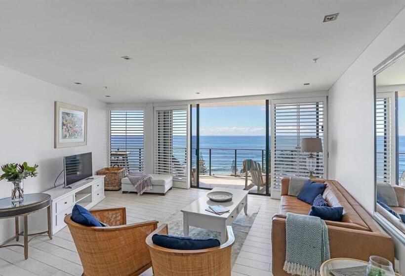 Ambience On Burleigh Beach