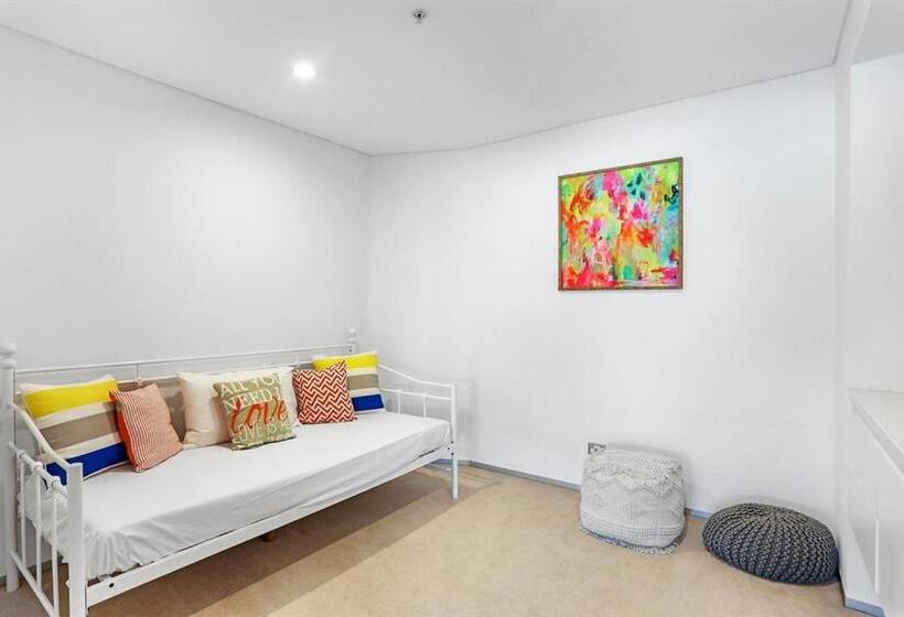 Ambience On Burleigh Beach