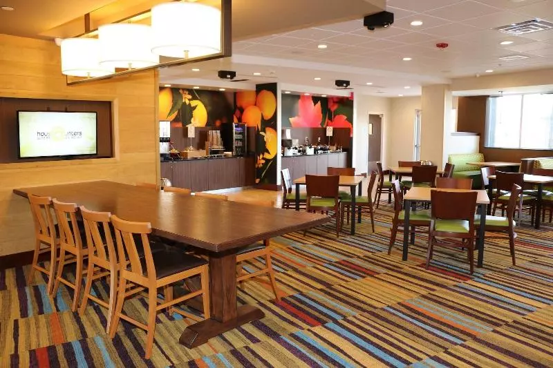 ホテル Fairfield Inn & Suites By Marriott Bowling Green