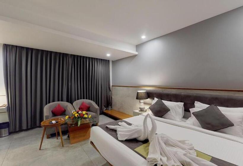 هتل Shivas Gateway Airport Road