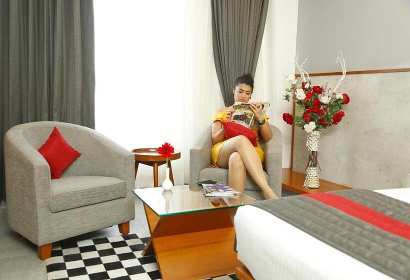 هتل Shivas Gateway Airport Road