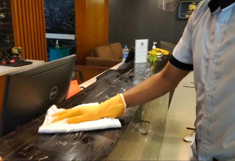 هتل Shivas Gateway Airport Road