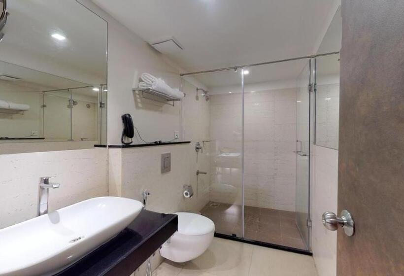 هتل Shivas Gateway Airport Road