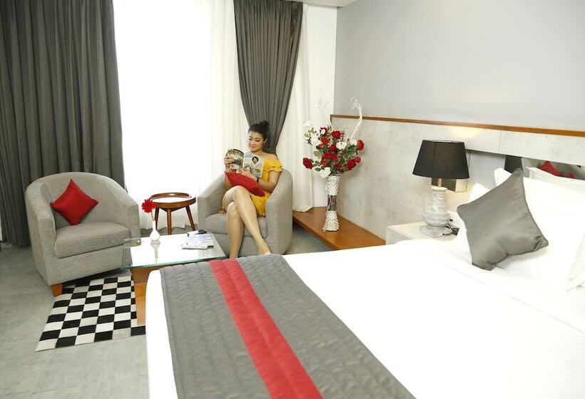 هتل Shivas Gateway Airport Road