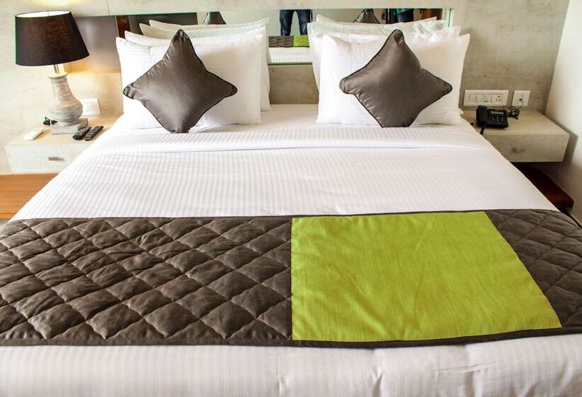 هتل Shivas Gateway Airport Road