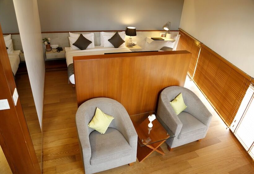 هتل Shivas Gateway Airport Road