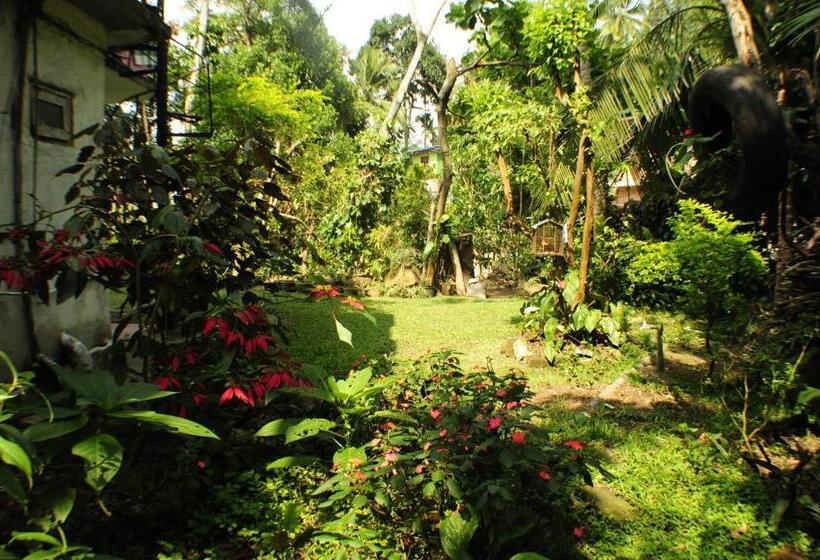 Kandy Shady Trees Villa