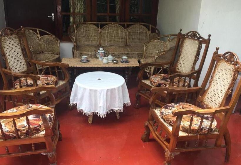 Kandy Shady Trees Villa