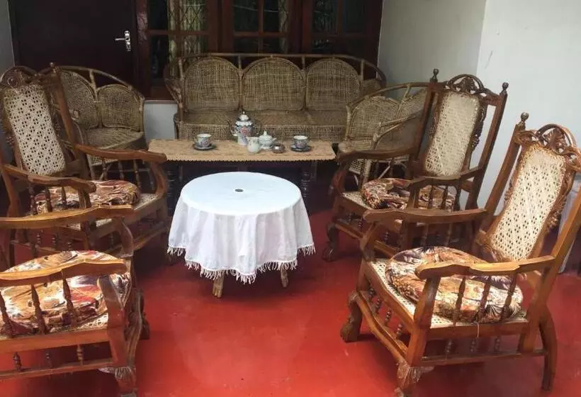 Kandy Shady Trees Villa