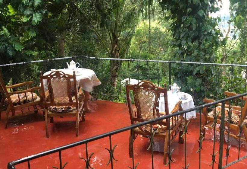 Kandy Shady Trees Villa