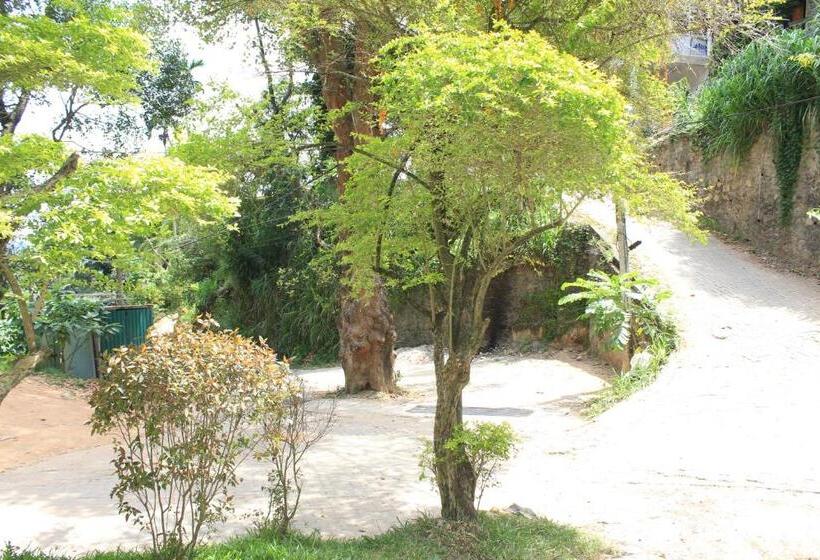 Kandy Shady Trees Villa