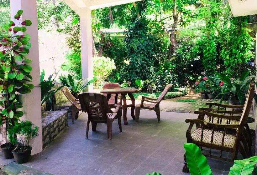 Kandy Shady Trees Villa