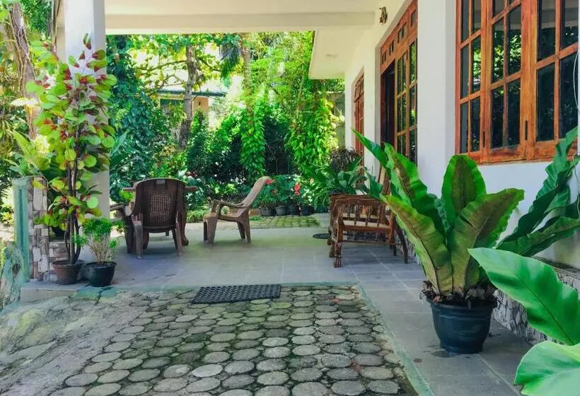 Kandy Shady Trees Villa