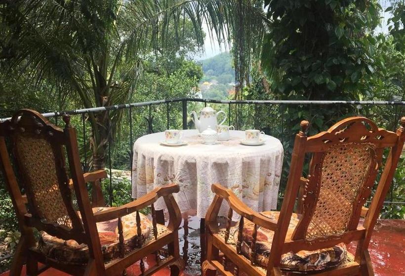 Kandy Shady Trees Villa