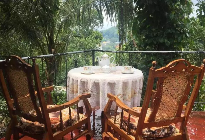 Kandy Shady Trees Villa
