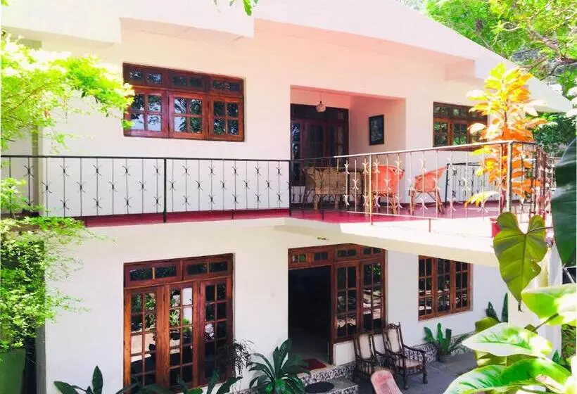 Kandy Shady Trees Villa