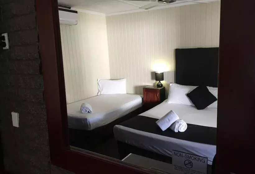 مُتل Country Plaza Motor Inn