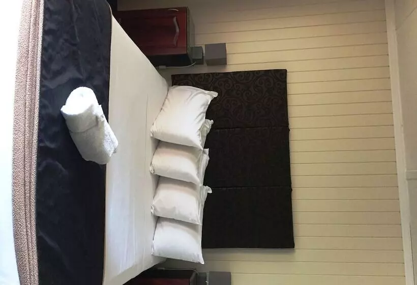 مُتل Country Plaza Motor Inn