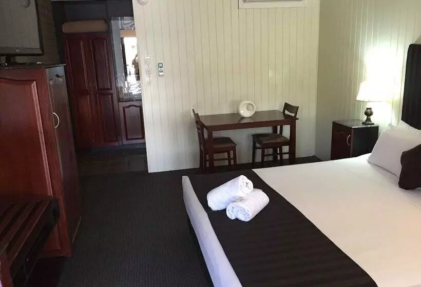 مُتل Country Plaza Motor Inn