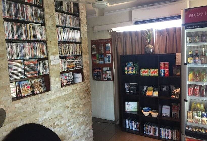 فندق على الطريق Country Plaza Motor Inn