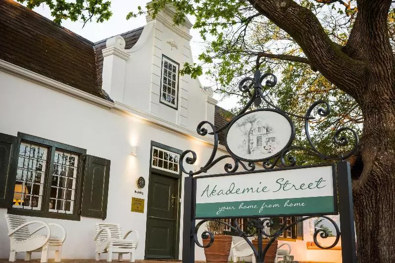 پانسیون Akademie Street Boutique