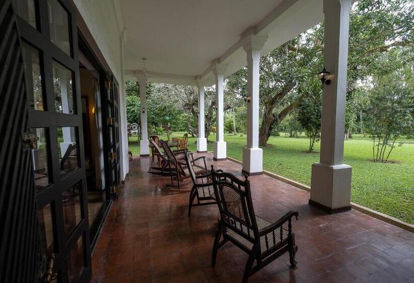 Пансион Horathapola Estate