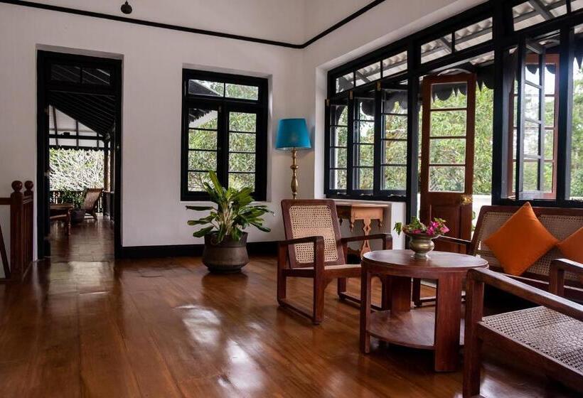 Пансион Horathapola Estate