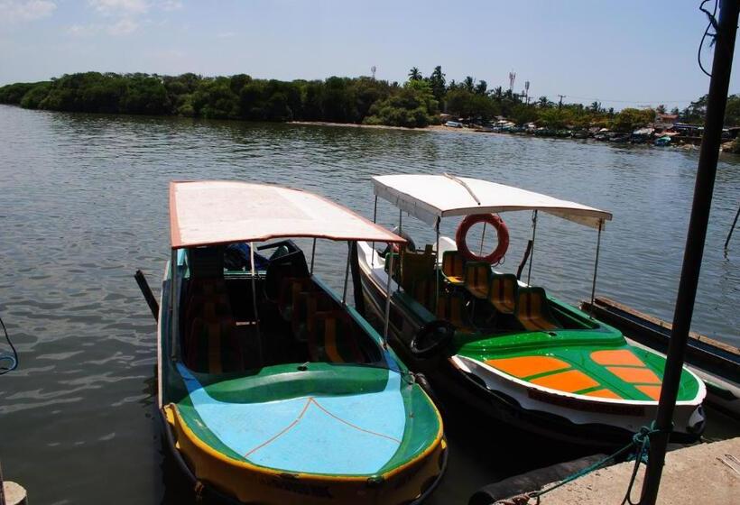 بنسيون Miura Dutch Edge