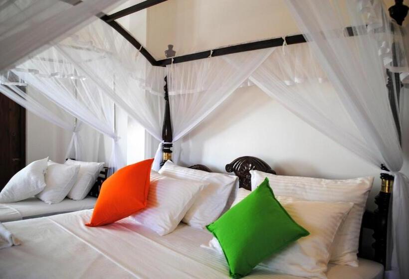 بنسيون Miura Dutch Edge