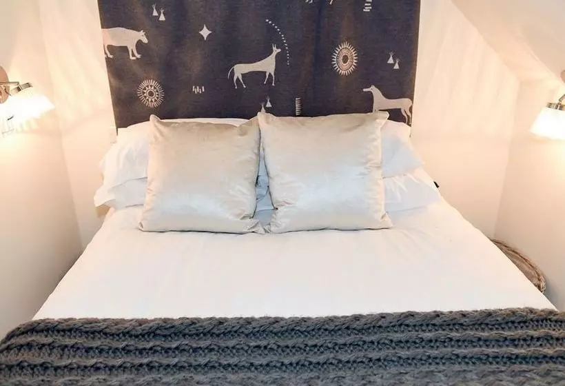 簡易ホテル The Nest  And Restaurant