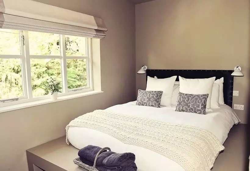 簡易ホテル The Nest  And Restaurant