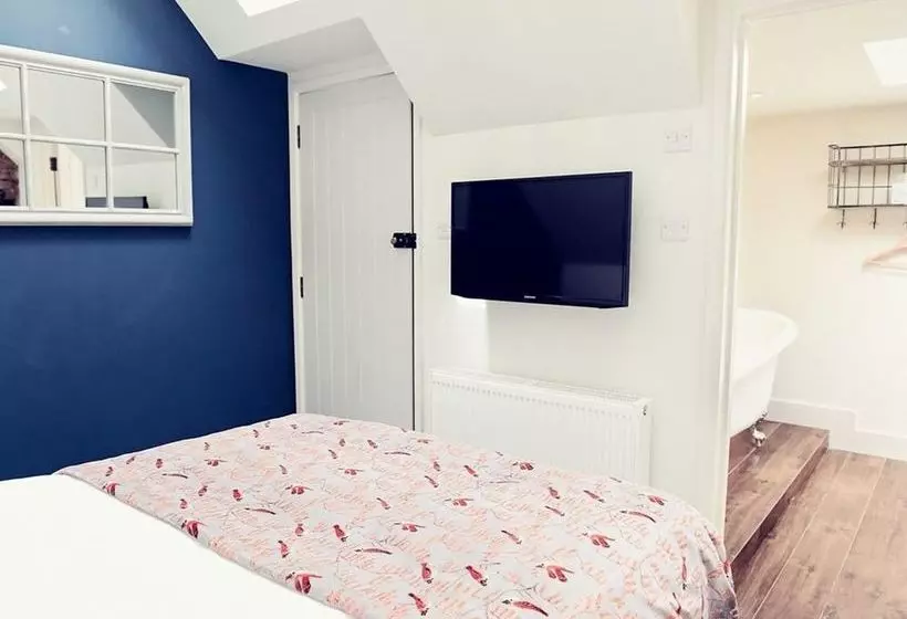 簡易ホテル The Nest  And Restaurant