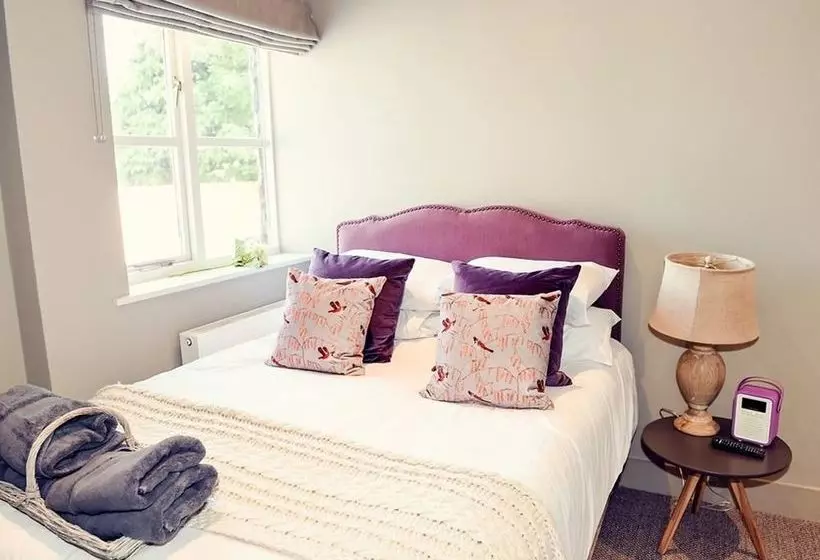 簡易ホテル The Nest  And Restaurant