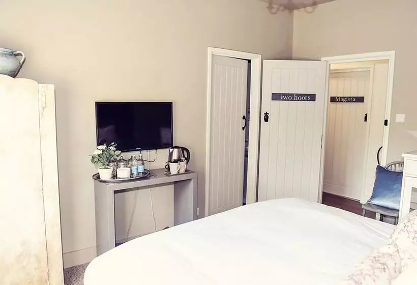 簡易ホテル The Nest  And Restaurant