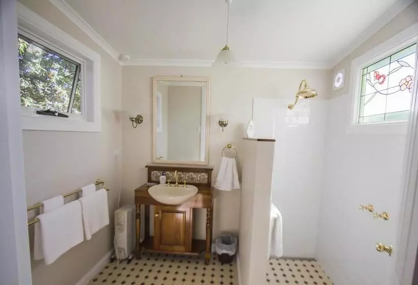 Acacia Bed And Breakfast