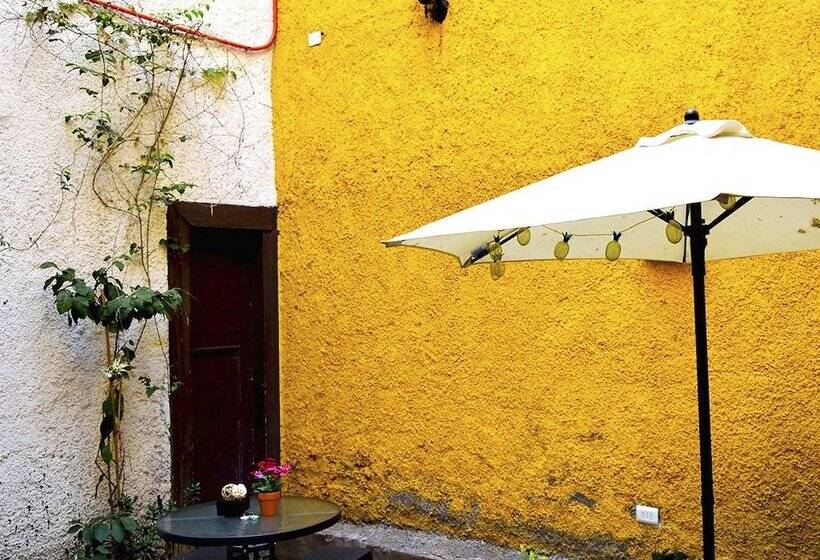 فندق صغير Santiago Backpackers