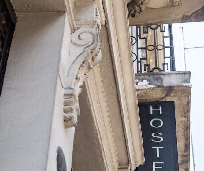 فندق صغير Santiago Backpackers