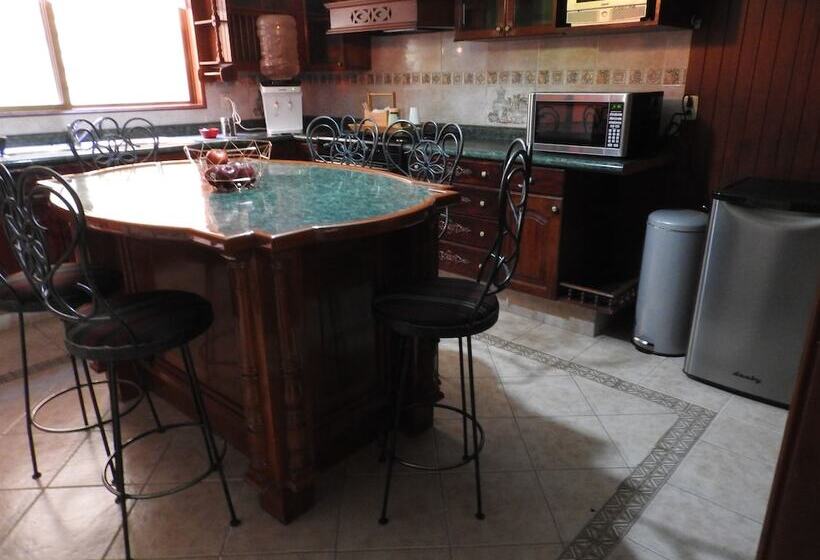 Hostal San Jemo León Hostel